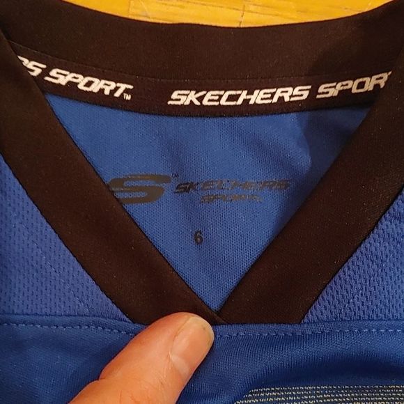 🍀3 for $25🍀Skechers t-shirt - Picture 2 of 2
